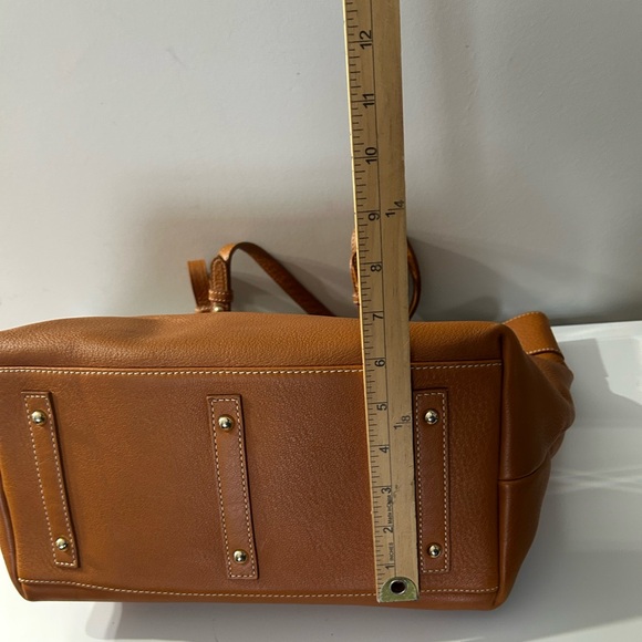 Elegant Tan Leather Tote Bag